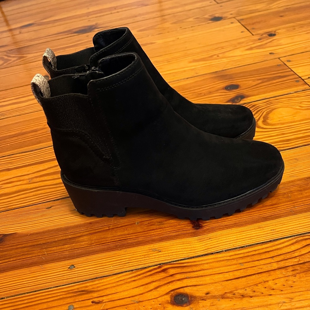 Black booties 🖤⚡️